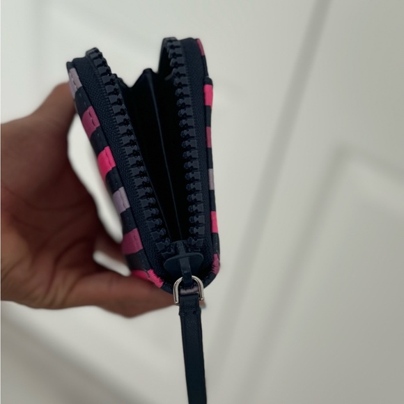 Jae Nylon Lip Print Large Continental Wallet - Picture 4 of 8